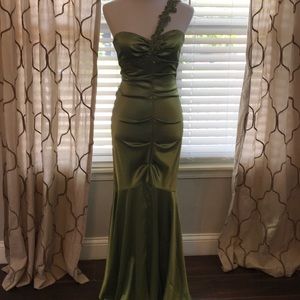 Xcape Lovely green gown